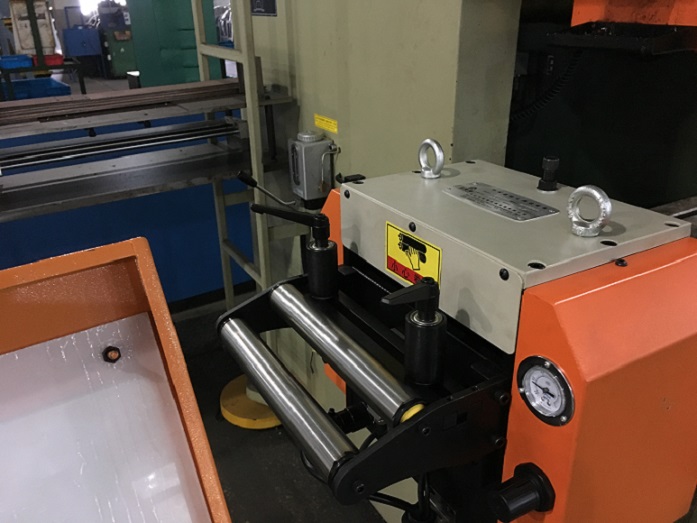 實現精準送料的伺服送料機